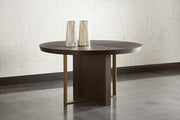Table ronde en bois d'acacia - base en bois et en fer, fini laiton antique, complètent son look