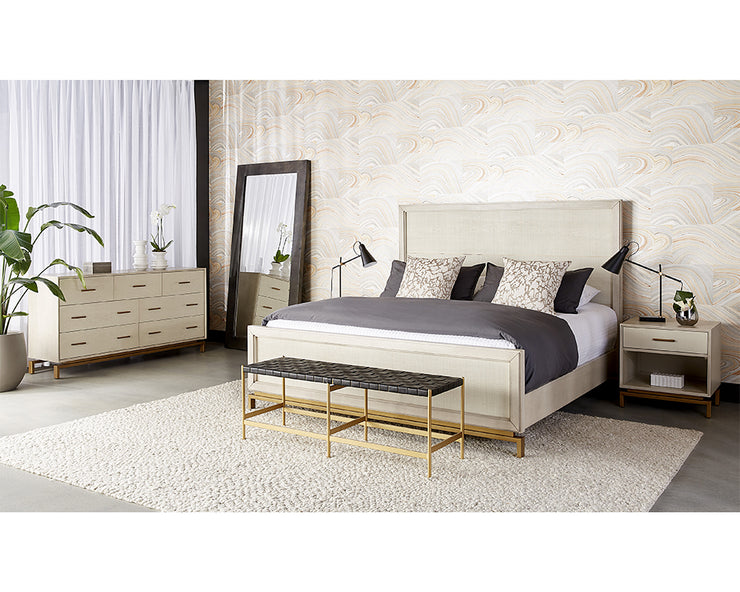 Lit sophistiqué - fabriqué avec du placage de bois d'eucalyptus et contrasté par une tête de lit et un pied de lit en placage de chêne