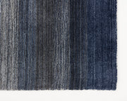 Tapis tissé à la main aux couleurs texturées de bleu et de gris - mélange de viscose, de coton et de laine